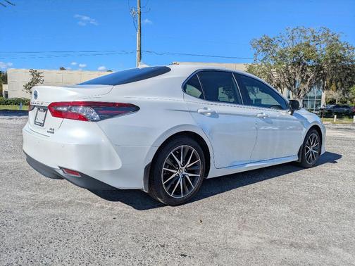 2021 Toyota Camry Hybrid XLE
