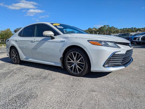 2021 Toyota Camry Hybrid XLE