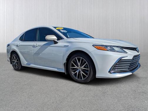 2021 Toyota Camry Hybrid XLE