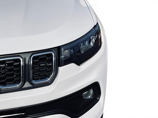 Bright White Clearcoat 2024 Jeep Compass Latitude