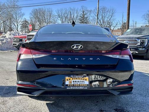 2021 Hyundai ELANTRA SE