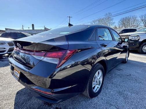 2021 Hyundai ELANTRA SE