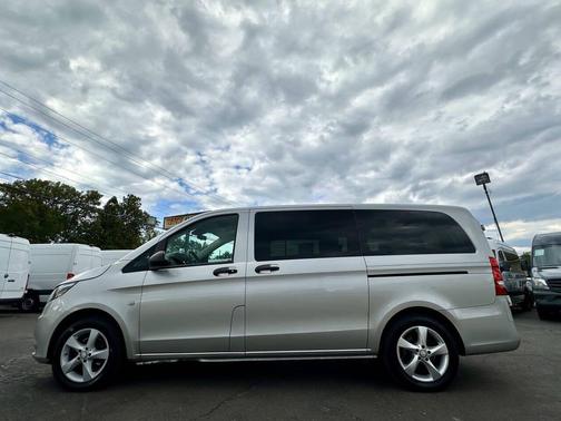 2017 Mercedes-Benz Metris Base