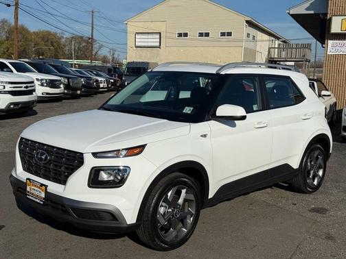 2024 Hyundai VENUE SEL