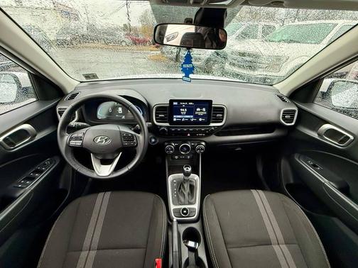 2024 Hyundai VENUE SEL