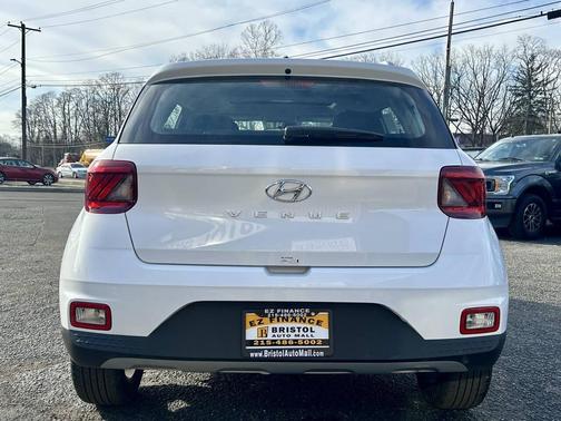 2024 Hyundai VENUE SEL