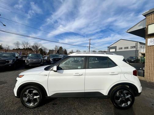 2024 Hyundai VENUE SEL