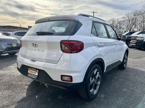 2024 Hyundai VENUE SEL