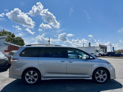 2014 Toyota Sienna SE