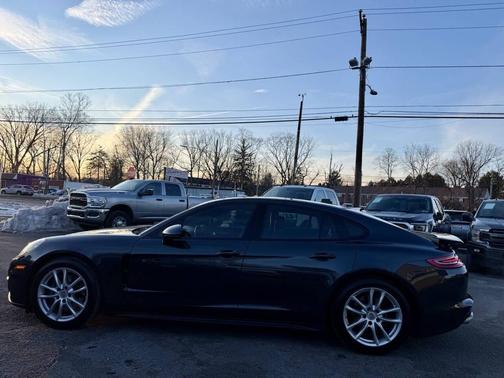 2017 Porsche Panamera 4