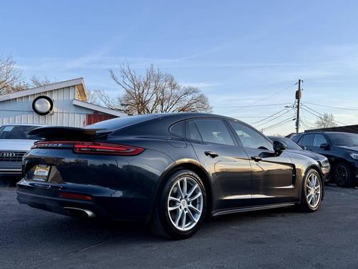 2017 Porsche Panamera 4