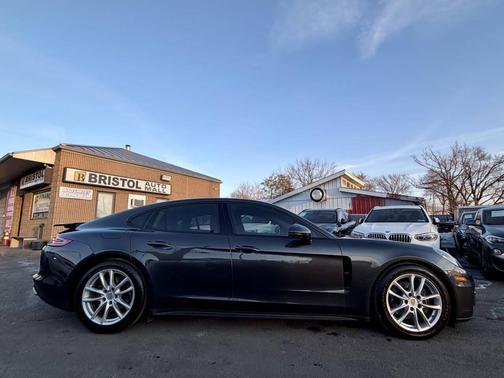 2017 Porsche Panamera 4
