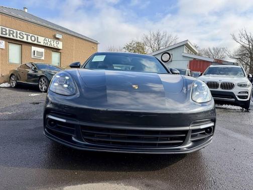 2017 Porsche Panamera 4