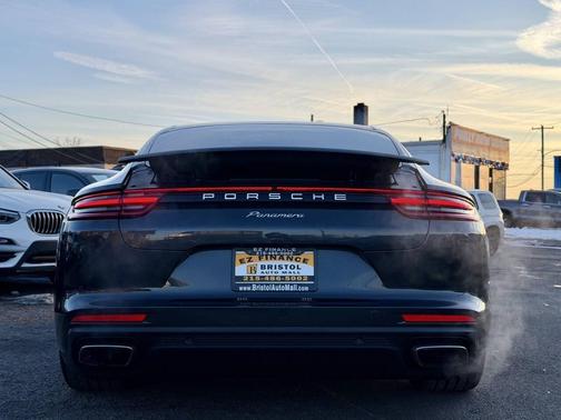 2017 Porsche Panamera 4