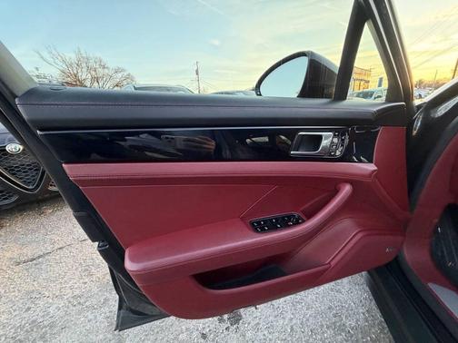 2017 Porsche Panamera 4