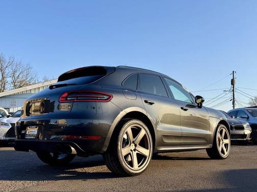 2018 Porsche Macan Turbo