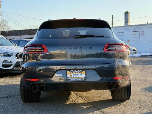 2018 Porsche Macan Turbo