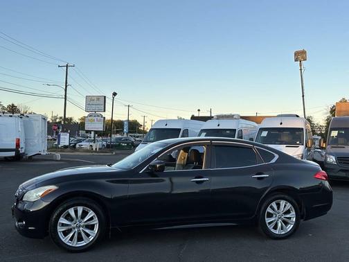 2011 INFINITI M37x Base