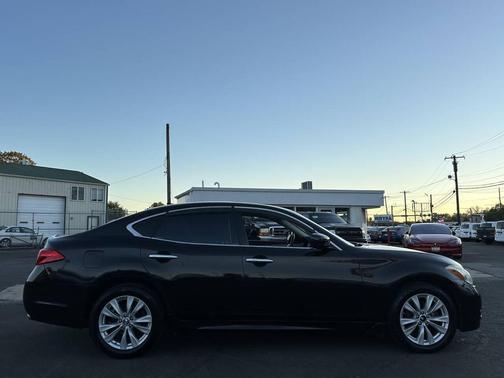 2011 INFINITI M37x Base