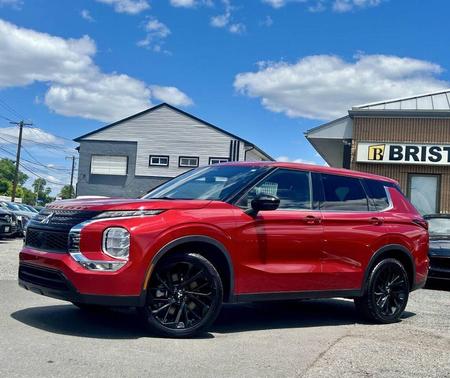 Red Diamond 2022 Mitsubishi Outlander SE