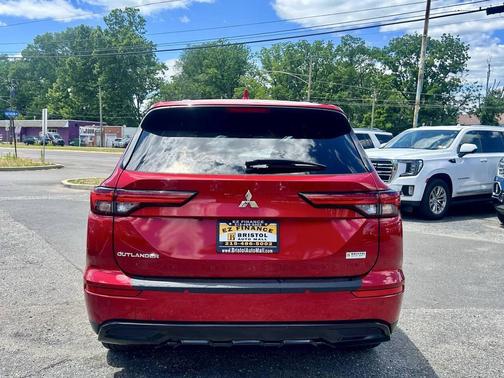 Red Diamond 2022 Mitsubishi Outlander SE