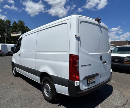 White 2022 Mercedes-Benz Sprinter 1500 Standard Roof I4