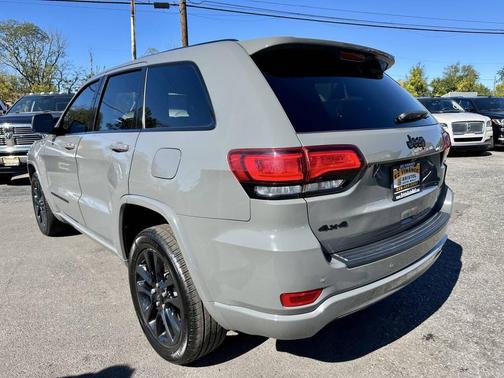 2022 Jeep Grand Cherokee Laredo