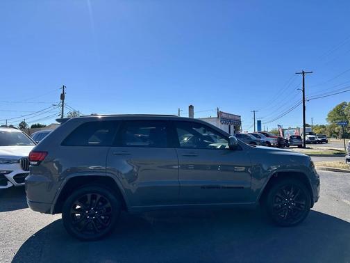 2022 Jeep Grand Cherokee Laredo