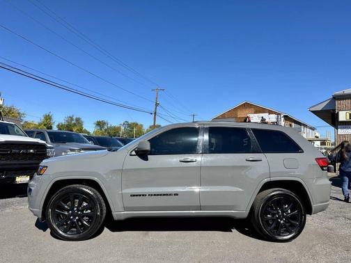 2022 Jeep Grand Cherokee Laredo