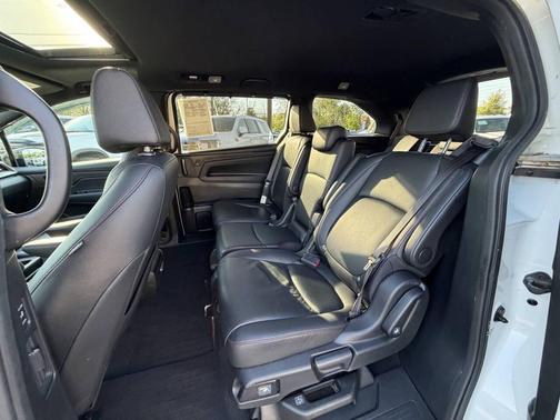 Platinum White Pearl 2023 Honda Odyssey Sport