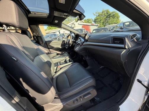Platinum White Pearl 2023 Honda Odyssey Sport