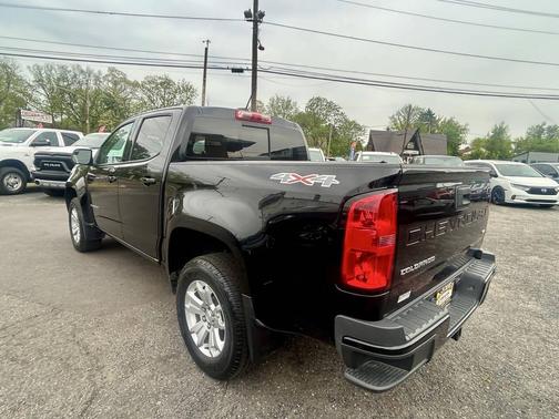 Black 2022 Chevrolet Colorado LT