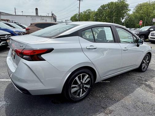 Brilliant Silver Metallic 2021 Nissan Versa 1.6 SV