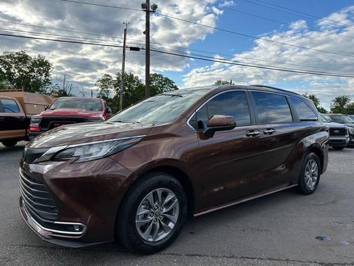 2023 Toyota Sienna XLE