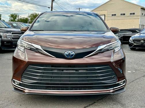 2023 Toyota Sienna XLE