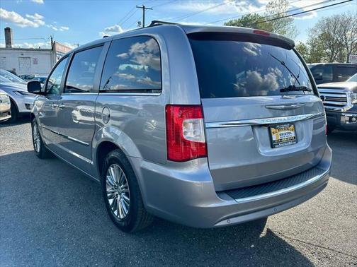 2014 Chrysler Town & Country Touring-L