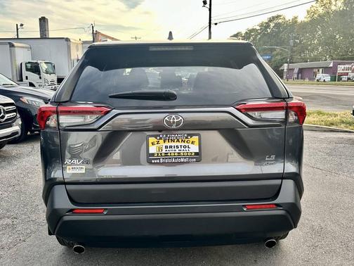 2020 Toyota RAV4 LE