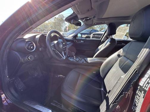 2017 Alfa Romeo Giulia Base