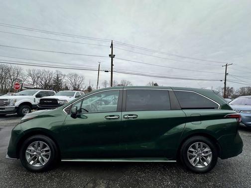 2022 Toyota Sienna XLE