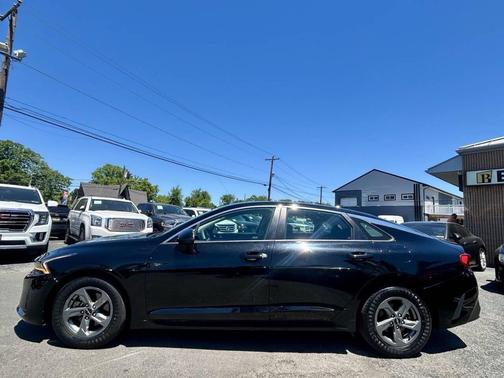 Ebony Black 2022 Kia K5 LX