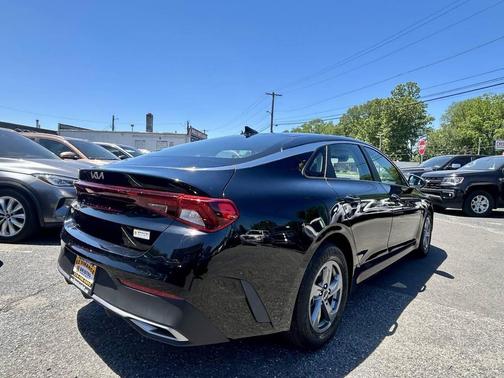 Ebony Black 2022 Kia K5 LX