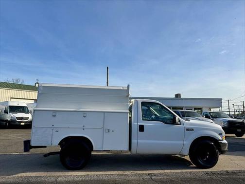 2004 Ford F-350 4X2 2dr Regular Cab 137 in. WB