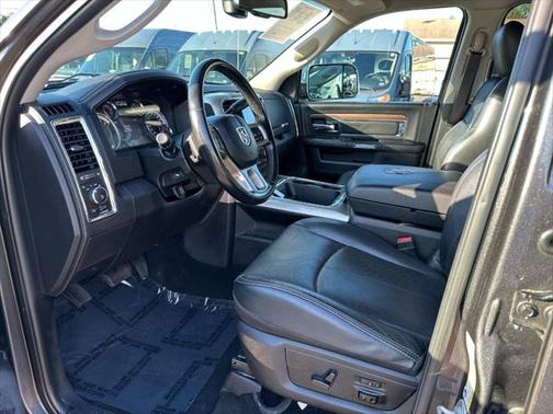2018 RAM 3500 Laramie Crew Cab 4x4 8' Box