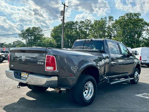 2018 RAM 3500 Laramie Crew Cab 4x4 8' Box