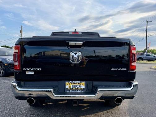 Diamond Black Crystal Pearlcoat 2020 RAM 1500 Laramie