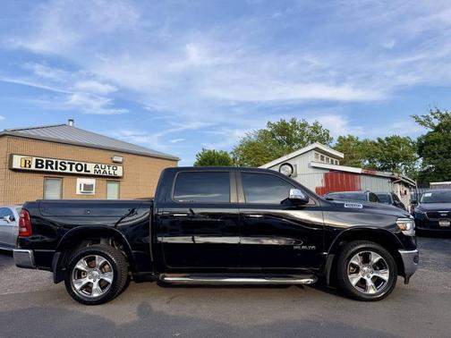 Diamond Black Crystal Pearlcoat 2020 RAM 1500 Laramie