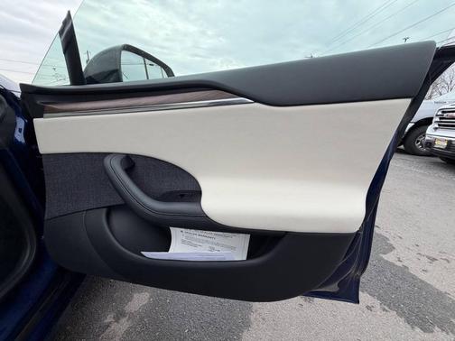 2022 Tesla Model S Base