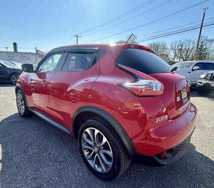 Red 2017 Nissan Juke SV