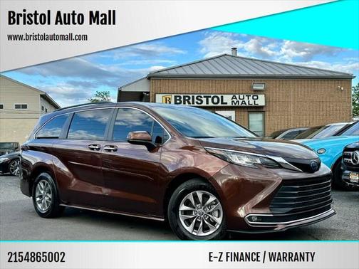 2023 Toyota Sienna XLE 8 Passenger