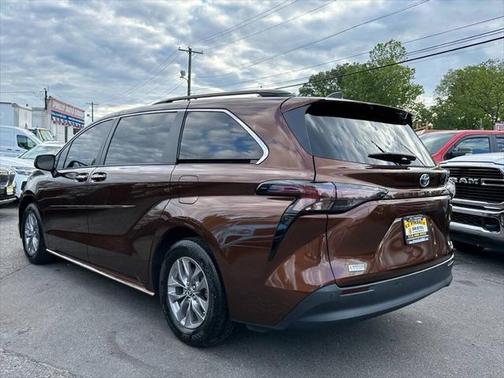 2023 Toyota Sienna XLE 8 Passenger